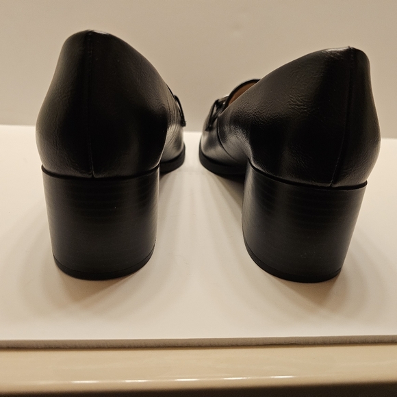 Life Stride Black Crocodile Pattern Loafers - Picture 8 of 9